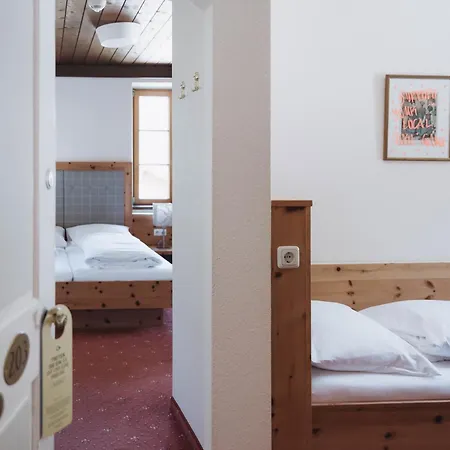 Inn Post 4*